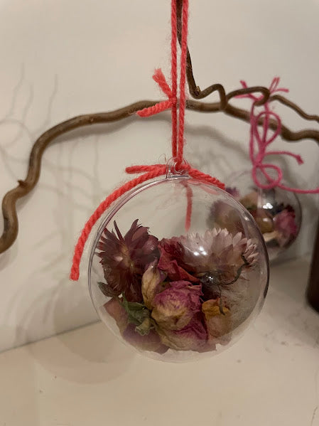 Dried flower baubles